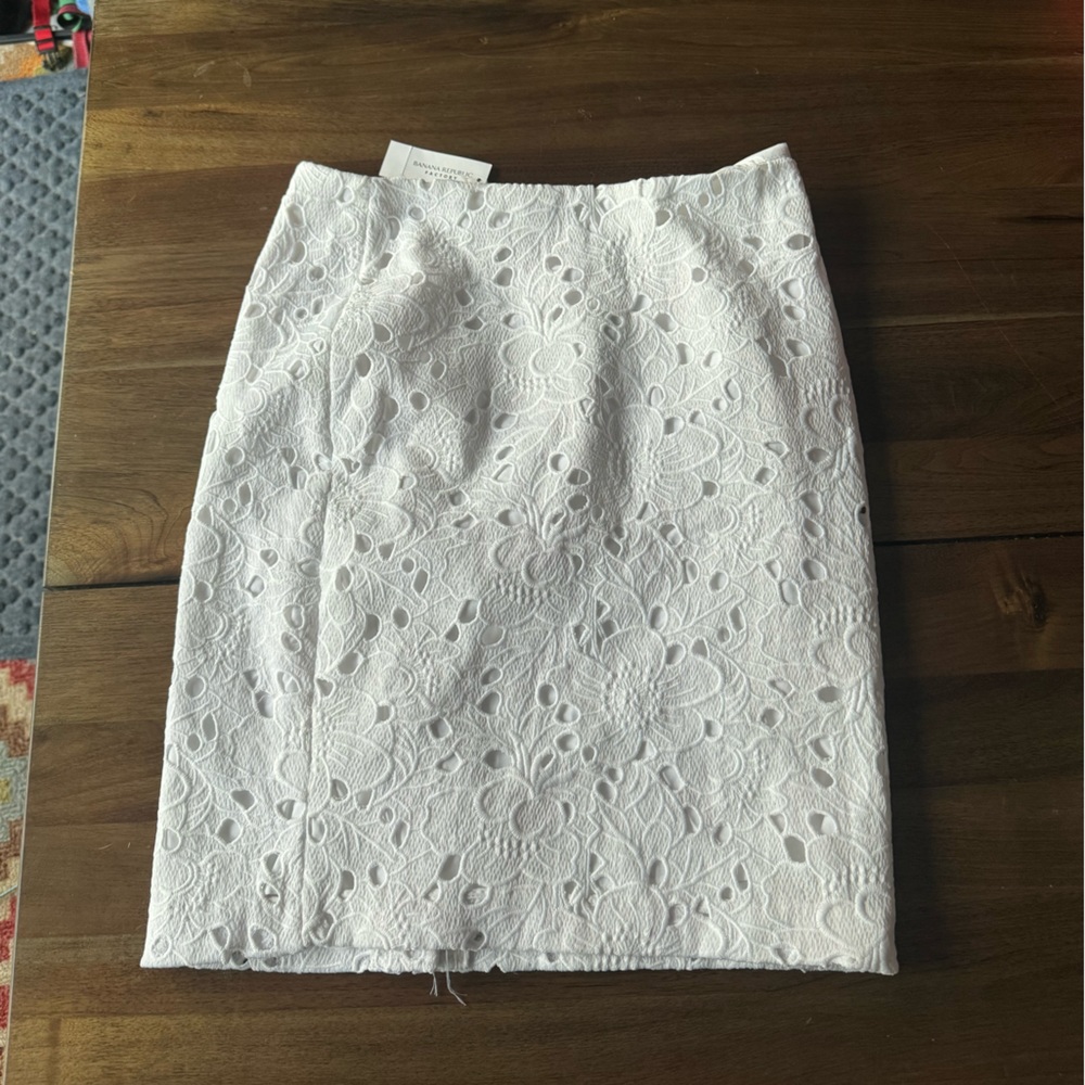 banana republic white lace skirt